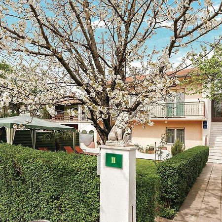 Nice Apartment In Pula With Wifi 외부 사진