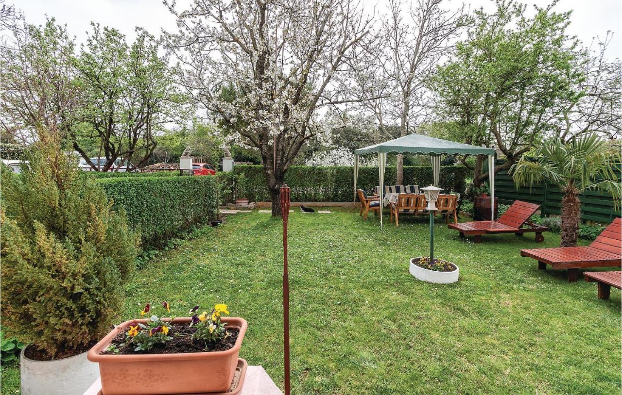 Nice Apartment In Pula With Wifi 외부 사진