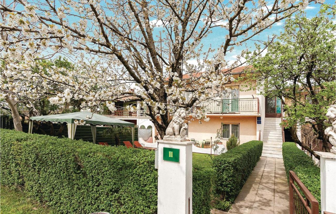 Nice Apartment In Pula With Wifi 외부 사진